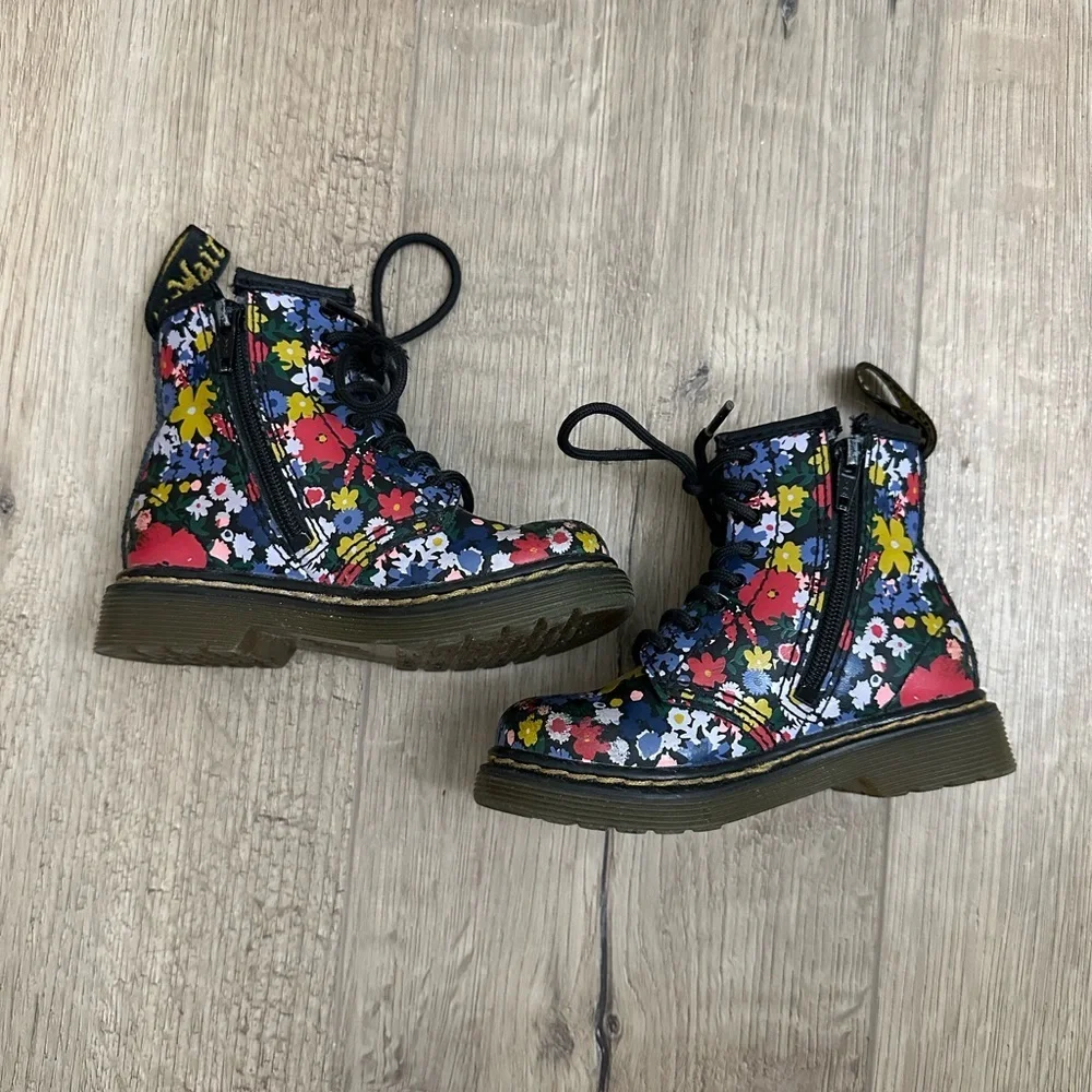 Dr. Martens 1460 Wanderflora floral print leather boot for toddlers size 7 girls